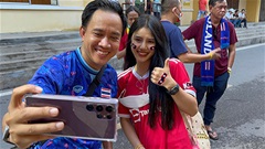 Cận cảnh ‘hotgirl’ Lào có bạn trai người Campuchia và fan ruột của Man United Cô gái có tên Toto đến cổ vũ cho U23 Lào nhưng tiết lộ đang có bạn trai 